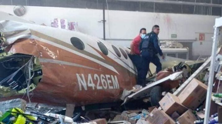 Avioneta cae sobre tienda Aurrerá en Morelos 6 Aurrerá