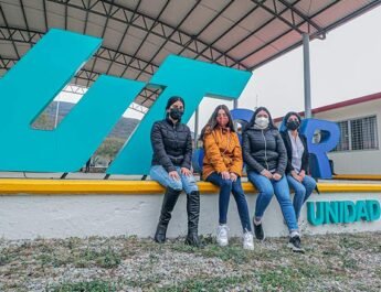 mantiene abierto