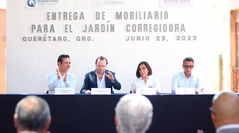 Cámara de Comercio y Secretaría de Turismo entregan mobiliario en Corregidora 2 Cámara de Comercio