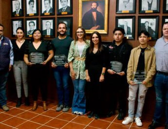Entregan premios
