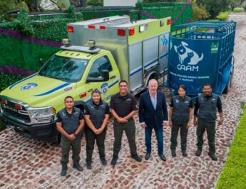 Enrique entrega remolque