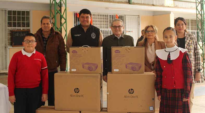 Entregan equipos de cómputo en San Joaquín 3 computo