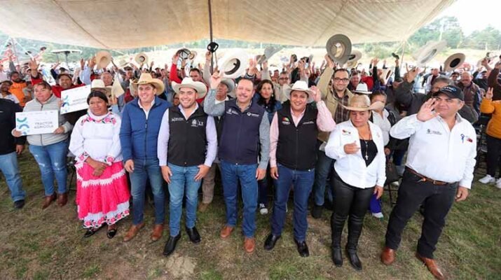 Entregan apoyos en Amealco de Bonfil