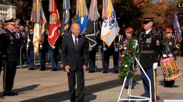 Joe Biden se desorienta en un acto público 19 desorienta