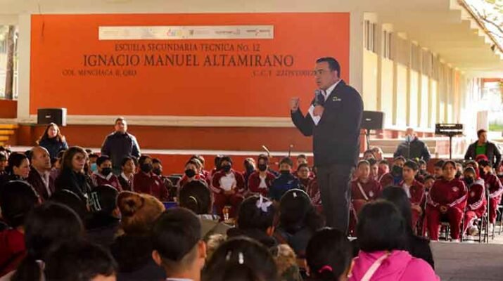 Luis Nava encabeza la entrega aulas en la Técnica 12 24 Luis
