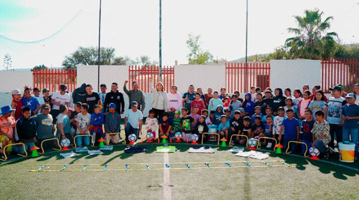 Norma Mejía entrega material Deportivo a equipo infantil en Fuentezuelas 1 Norma Mejía entrega