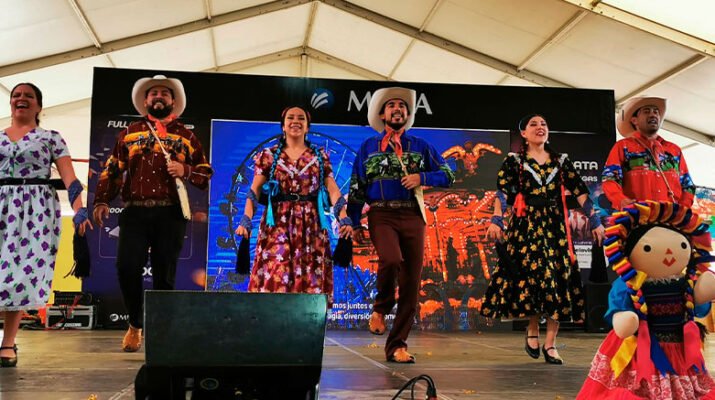 Participa Compañía Folklórica UAQ en Feria León 1 Participa Compañía