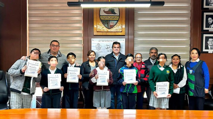 Toño Mejía reconoce a estudiantes que acudirán al Nacional de Matemáticas 1 Mejía reconoce