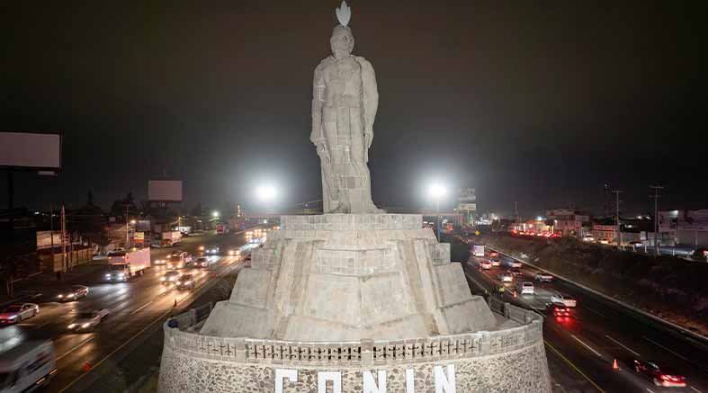 Enrique Vega inaugura la iluminación de la estatua de Conín
2 iluminacion
