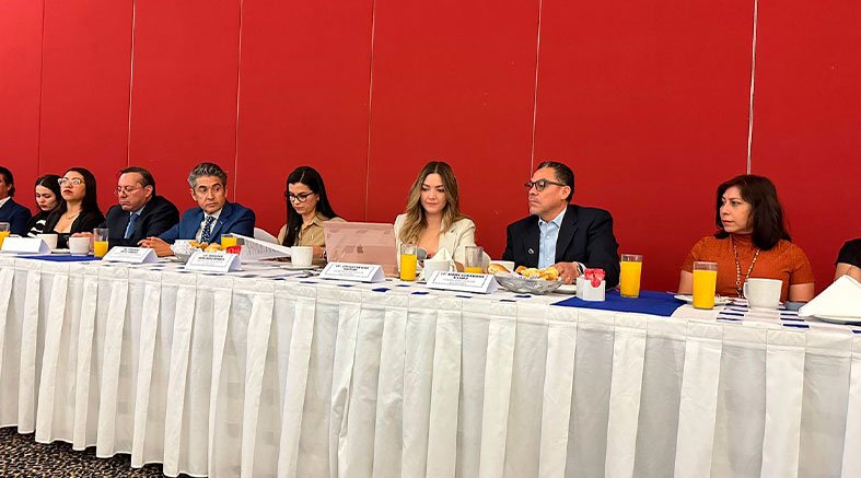 Reeligen a Rosalinda Hernández como presidenta de CANIRAC 2 Reeligen