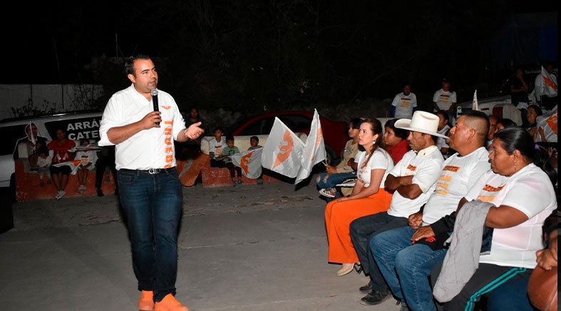 Se compromete Trueba a construir cancha deportiva en Palmas 3 Se compromete