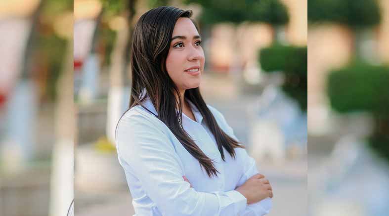 Ale Carlota, propone mejoras para la educación en el Distrito XV. 2 Carlota