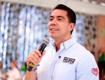 Felifer Macías celebra el Día del Maestro