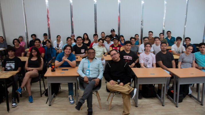 Expone egresado UAQ su historia de éxito en Microsoft 17 egresado