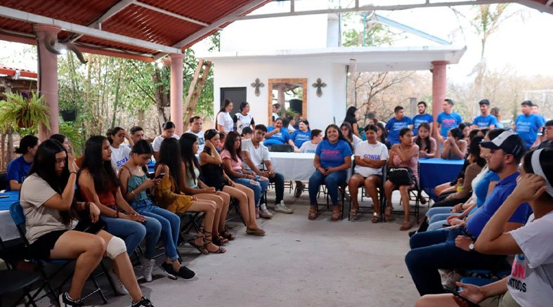  jóvenes respaldan 