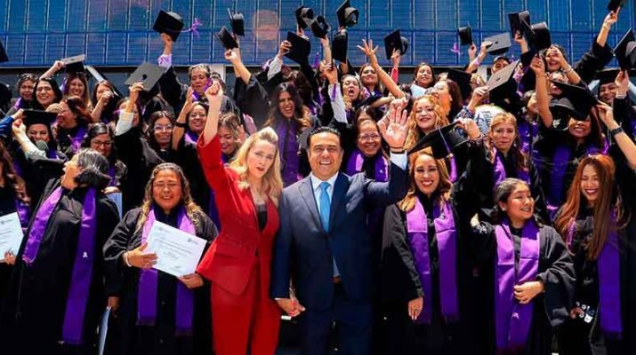 75 graduadas de Maestrías de la Universidad de las Mujeres 7 75 graduadas