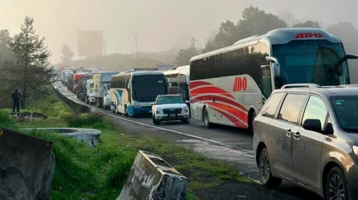 Bloqueo en la autopista México-Puebla deja pérdidas millonarias 4 Bloqueo