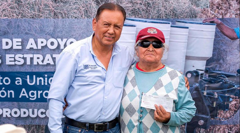 Marqués entrega apoyos 