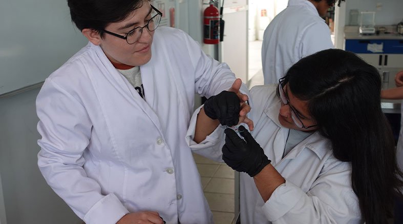 Cumple UAQ 13 años de forjar microbiólogos de calidad y excelencia 2 Cumple UAQ