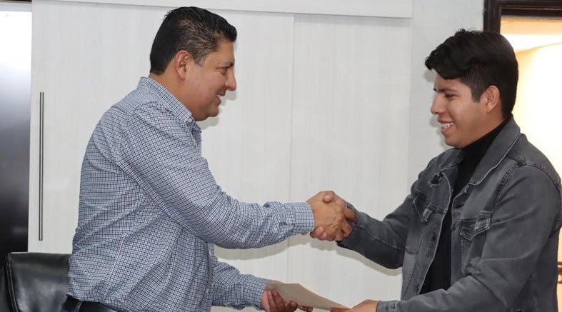 Recibe Miguel Martínez Aplicación Móvil “Ruta de la Barbacoa y el Pulque” 2 Recibe Miguel