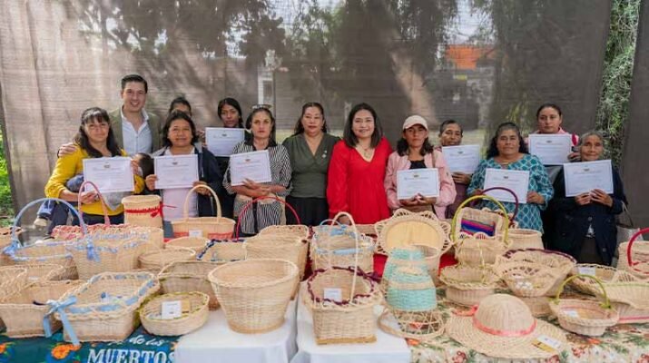 Claudia Martínez clausura taller “proyecto del mimbre” para el autoempleo en El Marqués 25 clausura taller