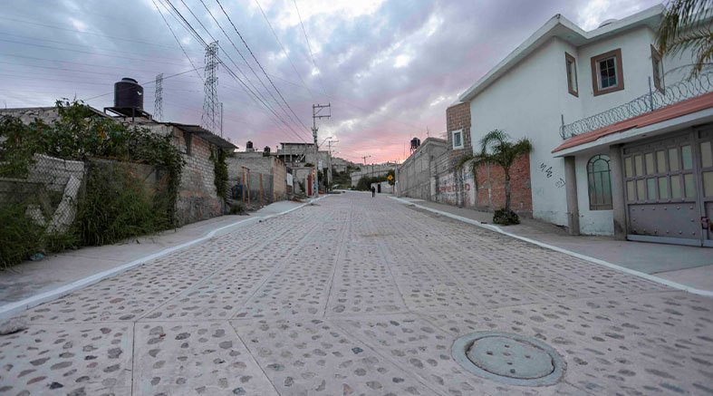 Entrega Chepe Guerrero urbanización de calles en La Negreta 2 Entrega Chepe