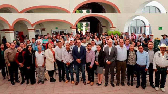 Gaspar Trueba toma protesta a Autoridades Auxiliares de Colón 9 Auxiliares