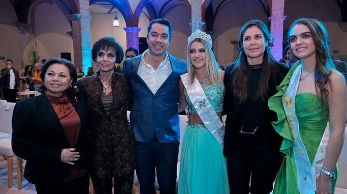 Asiste Felifer Macías a la Proclamación de la Reina de las Fiestas de Navidad 2024 1 Proclamación