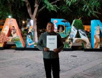 Entrega SEDESOQ escrituras públicas a familias de Jalpan