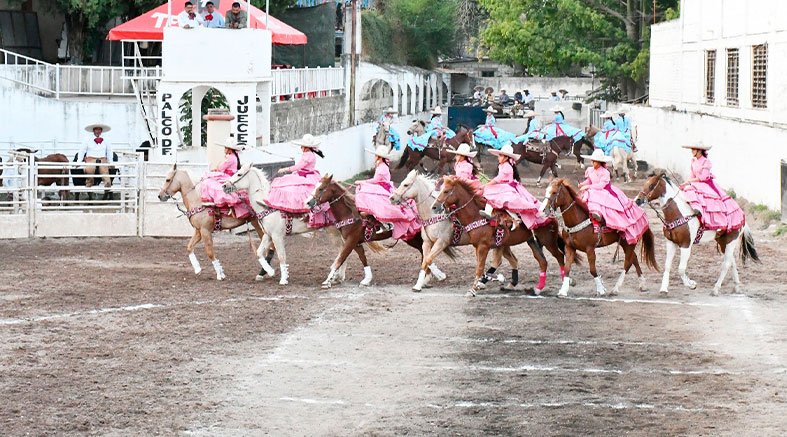 En el marco del 1er. Festival Migrante, se llevó a cabo la Charreada de Gala en Jalpan 2 Charreada