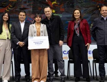 Entregan pantallas inteligentes a unidades a distancia del Tecnológico