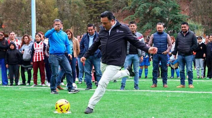 SEDESOQ entrega cancha de fútbol 11 en Pinal de Amoles 3 fútbol 11