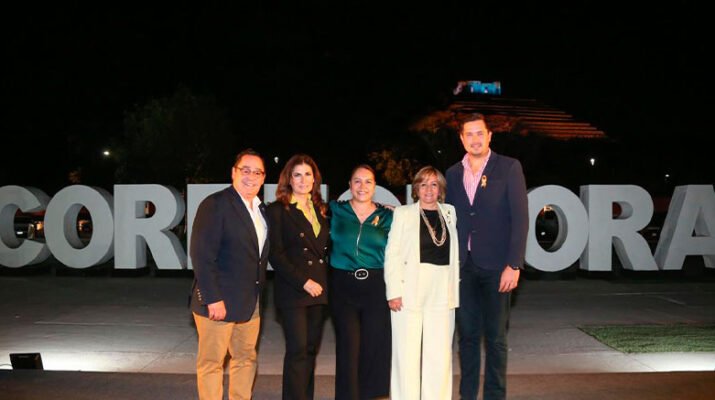 Iluminan de amarillo la pirámide de El Pueblito por la lucha contra el Cáncer Infantil 1 Iluminan de