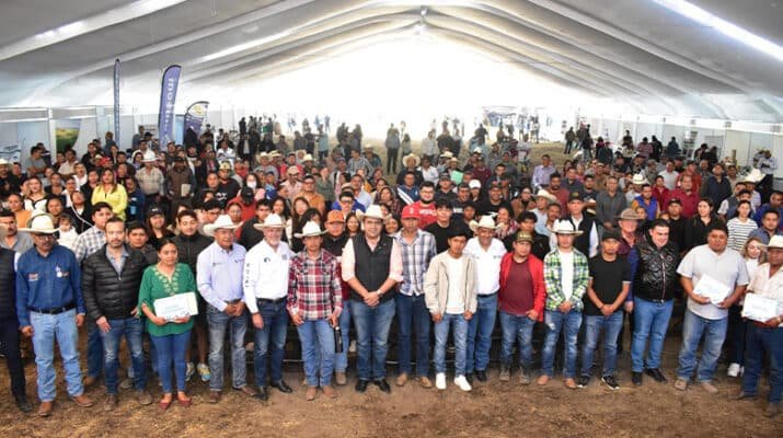 Reciben 96 Productores Colonenses Apoyos Agropecuarios 17 Reciben 96