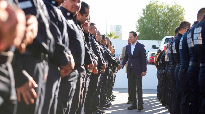 Chepe Guerrero reconoce a 56 policías de Corregidora 2 56 policías