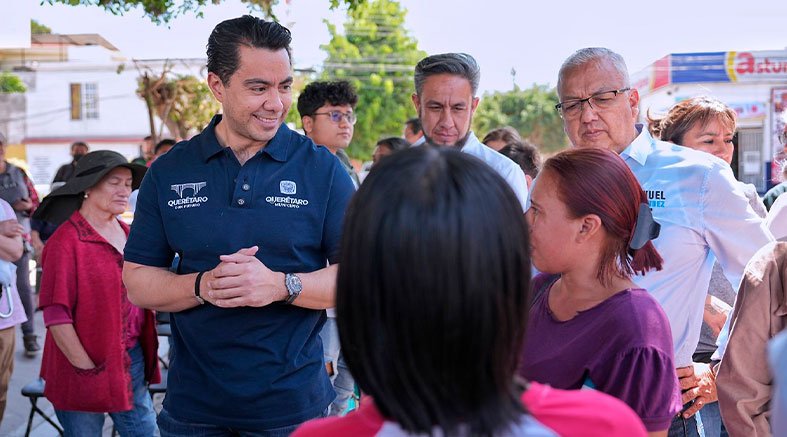 Entrega Felifer Macías rehabilitación de la Calle 23 en Lomas de Casa Blanca 2 Calle 23