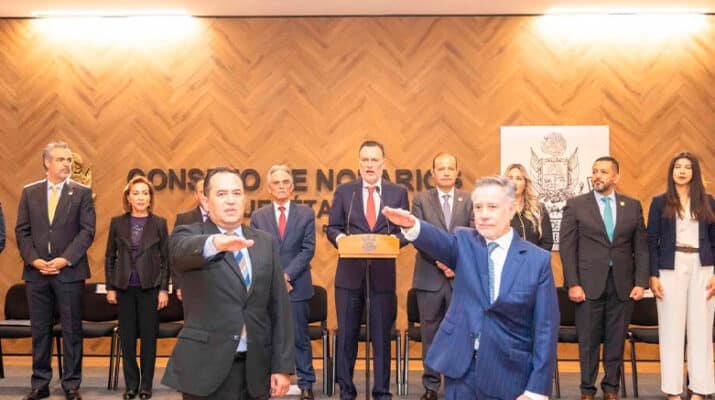 Kuri encabezó la entrega de 21 Constancias de Actualización Notarial 21 Kuri encabezó