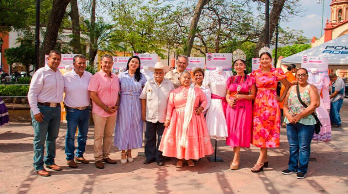 Más de 45 trajes de charrería y escaramuza en la Feria Jalpan 9 45 trajes