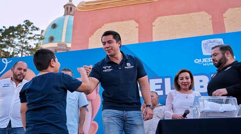 Festeja Felifer Macías a niñas y niños de Santa Rosa Jáuregui 2 Festeja Felifer