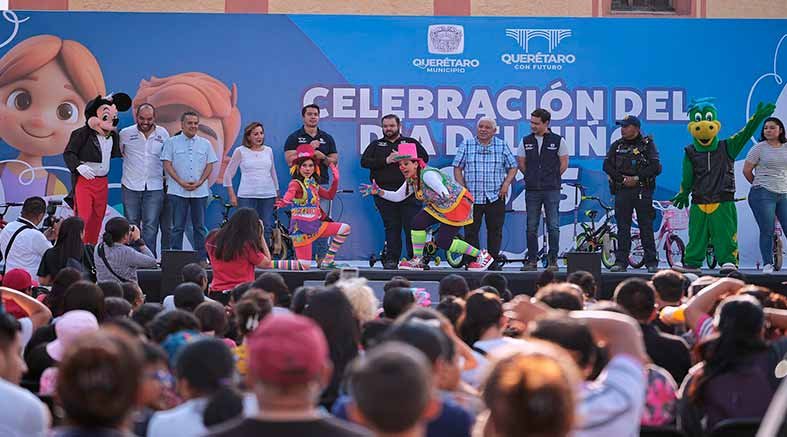 Festeja Felifer Macías a niñas y niños de Santa Rosa Jáuregui 4 Festeja Felifer