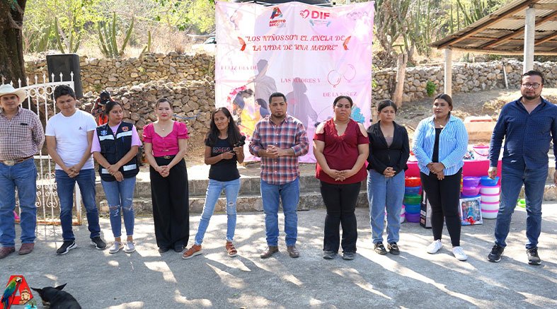 Llega celebración del Día de las Madres y la Niñez con las familias de San José del Tepame 4 Llega celebración