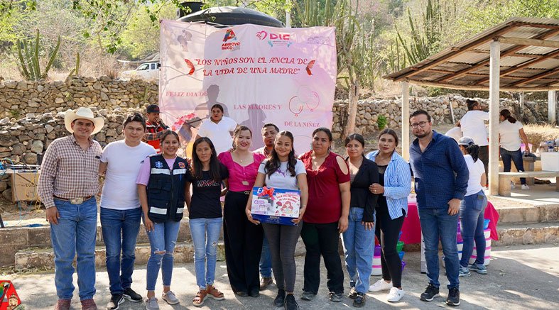 Llega celebración del Día de las Madres y la Niñez con las familias de San José del Tepame 2 Llega celebración