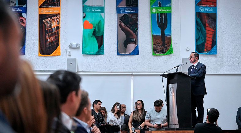 Acude Felifer a la Toma de Protesta del Patronato de la UAQ 2025 - 2028 3 UAQ 2025