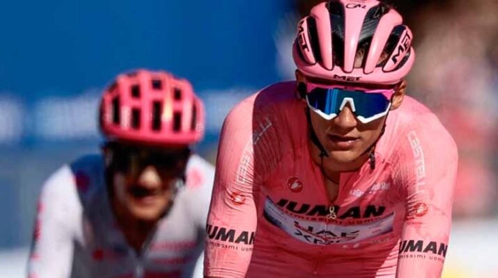 Isaac del Toro sube al podio y está a dos etapas de coronarse en el Giro de Italia 2025 1 Toro sube