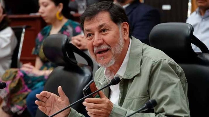 Activistas exigen la renuncia de Fernández Noroña 9 Activistas