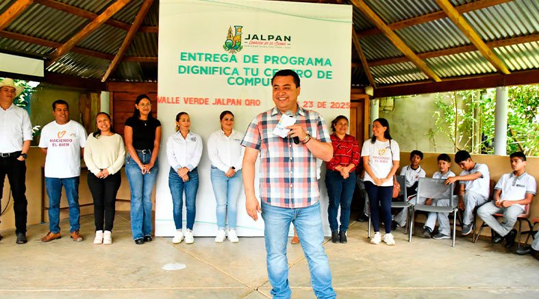Entregan Mobiliario y Material Educativo en Valle Verde 3 Entregan Mobiliario