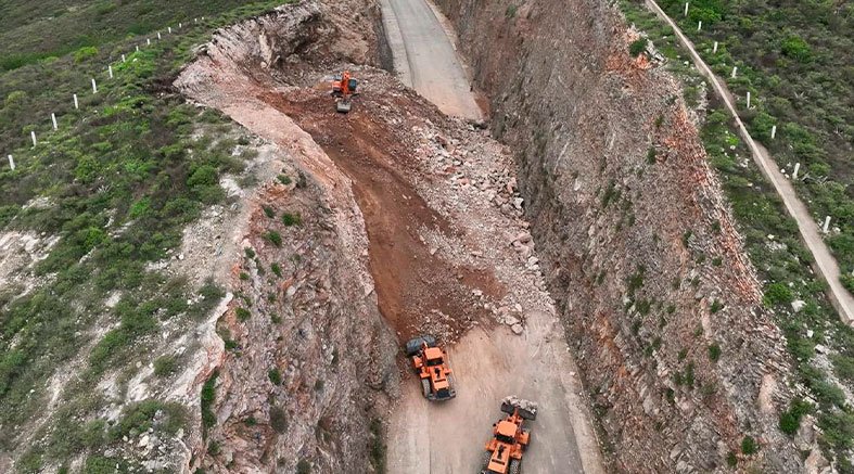 Gobernador Supervisa Limpieza en Carretera de Toliman 3 Supervisa Limpieza