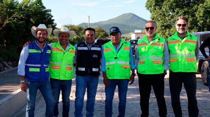 Supervisa titular de SEDESOQ obras en Huimilpan 1 Supervisa titular