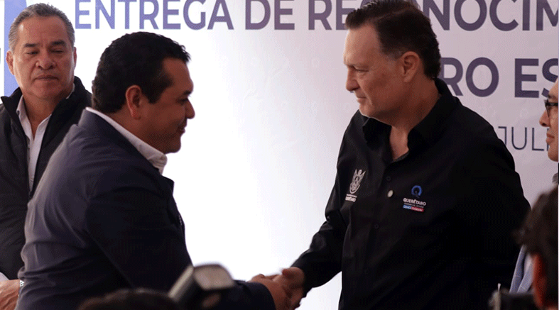 Reconocimiento Estatal a Pedro Escobedo por combatir la corrupción 5 reconocimiento