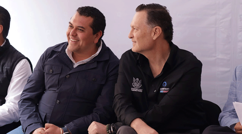 Reconocimiento Estatal a Pedro Escobedo por combatir la corrupción 6 reconocimiento